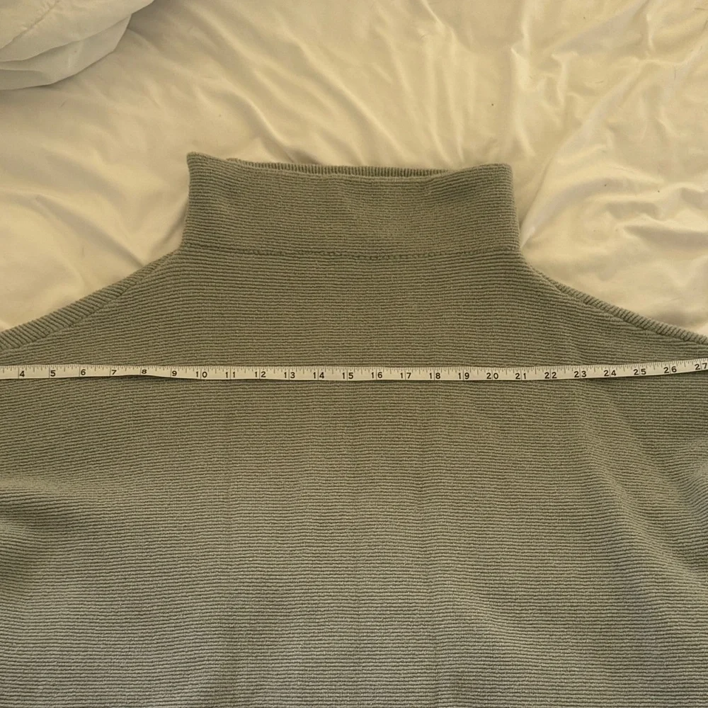Free People Light Gray Turtleneck Sweater Women’s Size Large Cozy Knit - Picture 6 of 8